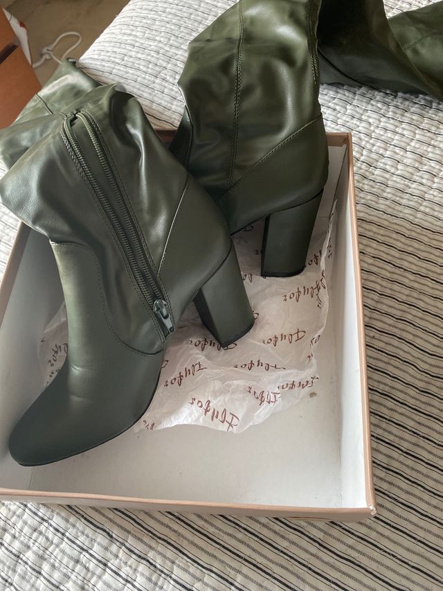 Botas alta color verde Sfera ,talla 36