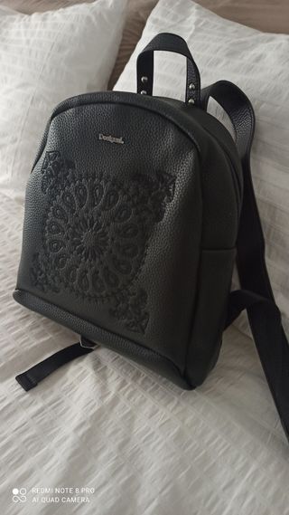 Mochila marca Desigual