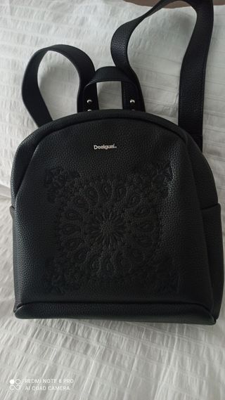 Mochila marca Desigual