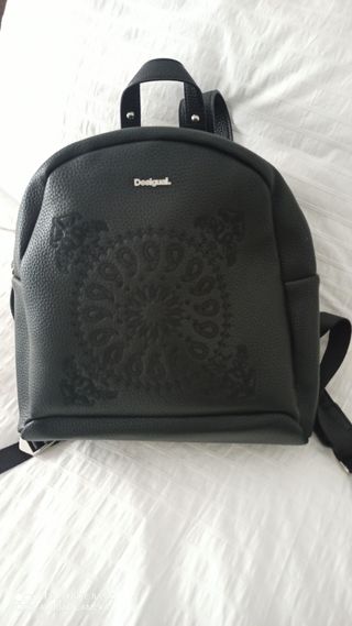 Mochila marca Desigual