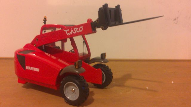 MANITOU TWISCO SLT 415 CON HORQUILLAS JOAL 1/25