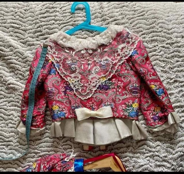 Traje de fallera, manteletas más 2 pares  zapatos