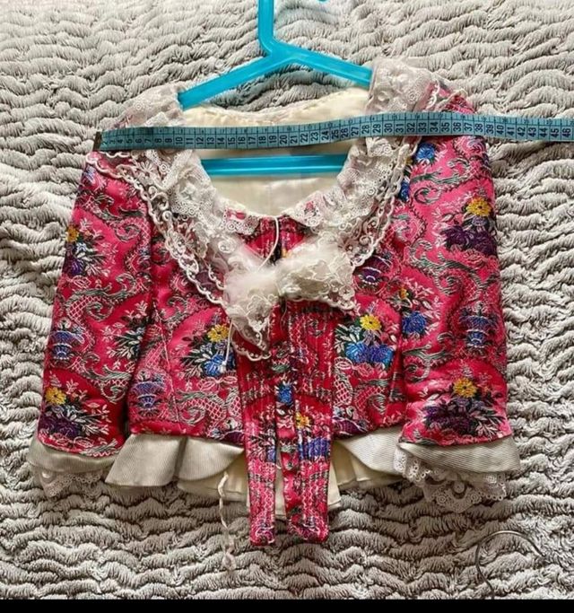 Traje de fallera, manteletas más 2 pares  zapatos