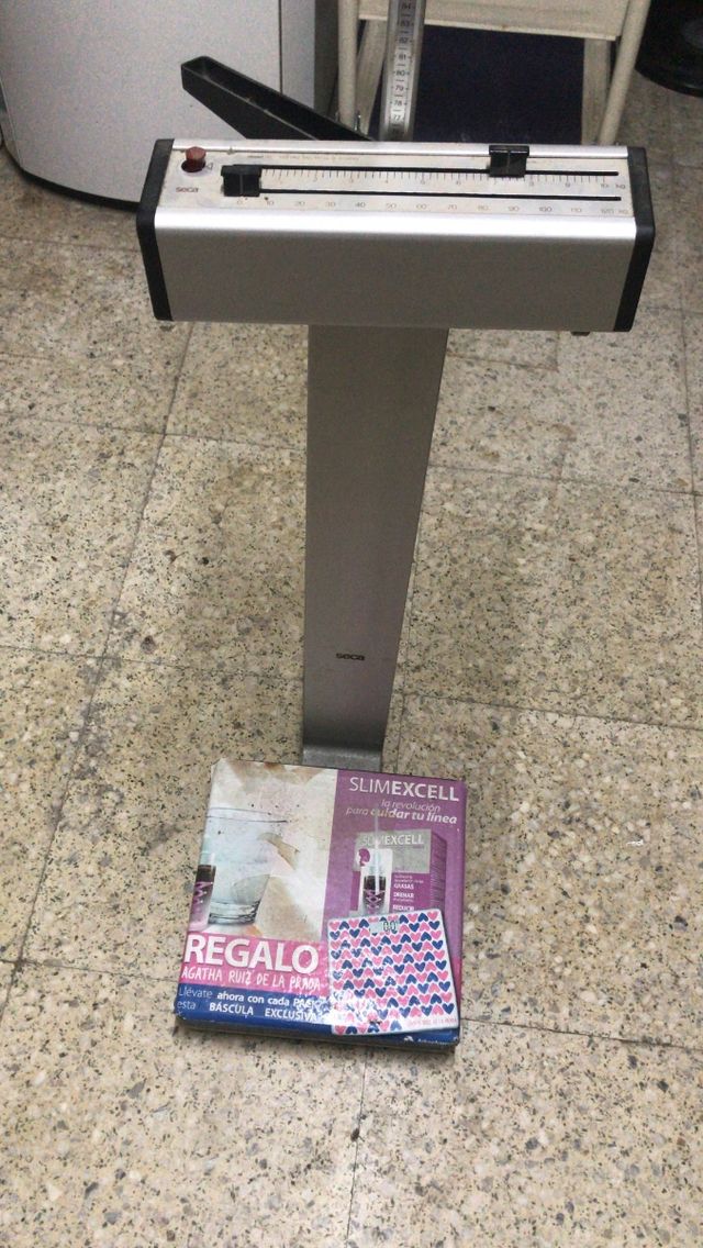 Antigua báscula farmacia