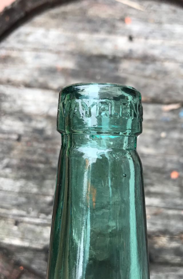 ANTIGUA DAMAJUANA DE CRISTAL DECORATIVA