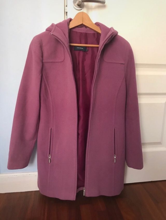Abrigo fucsia de Cortefiel