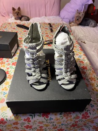 Sandalias grises