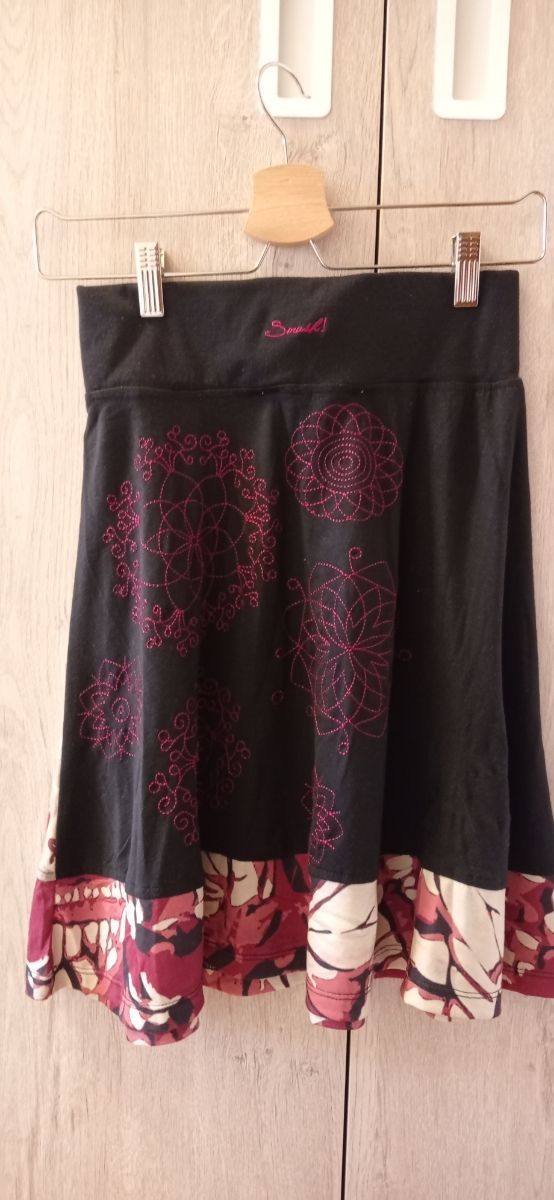 Falda estampada Smash. Talla S.