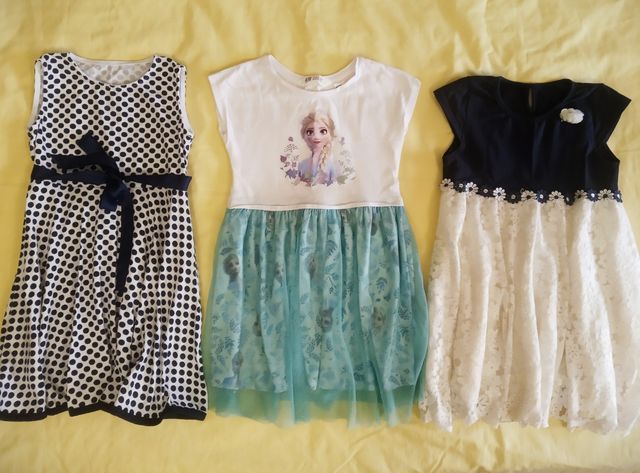 Lote de 3 vestidos talla de 4 a 5 años.