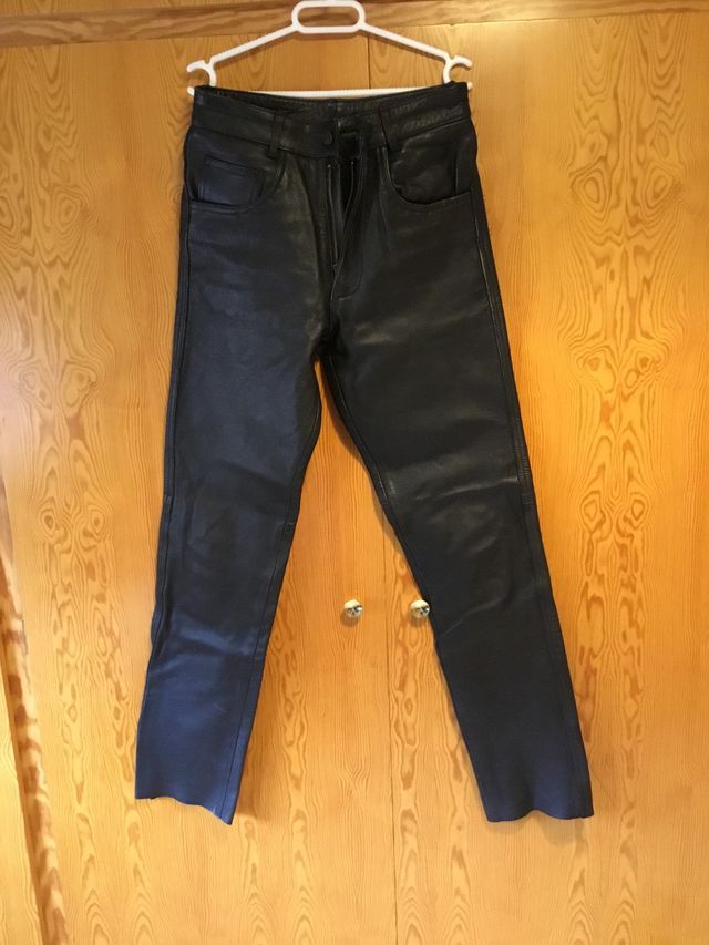 2 pantalones de cuero