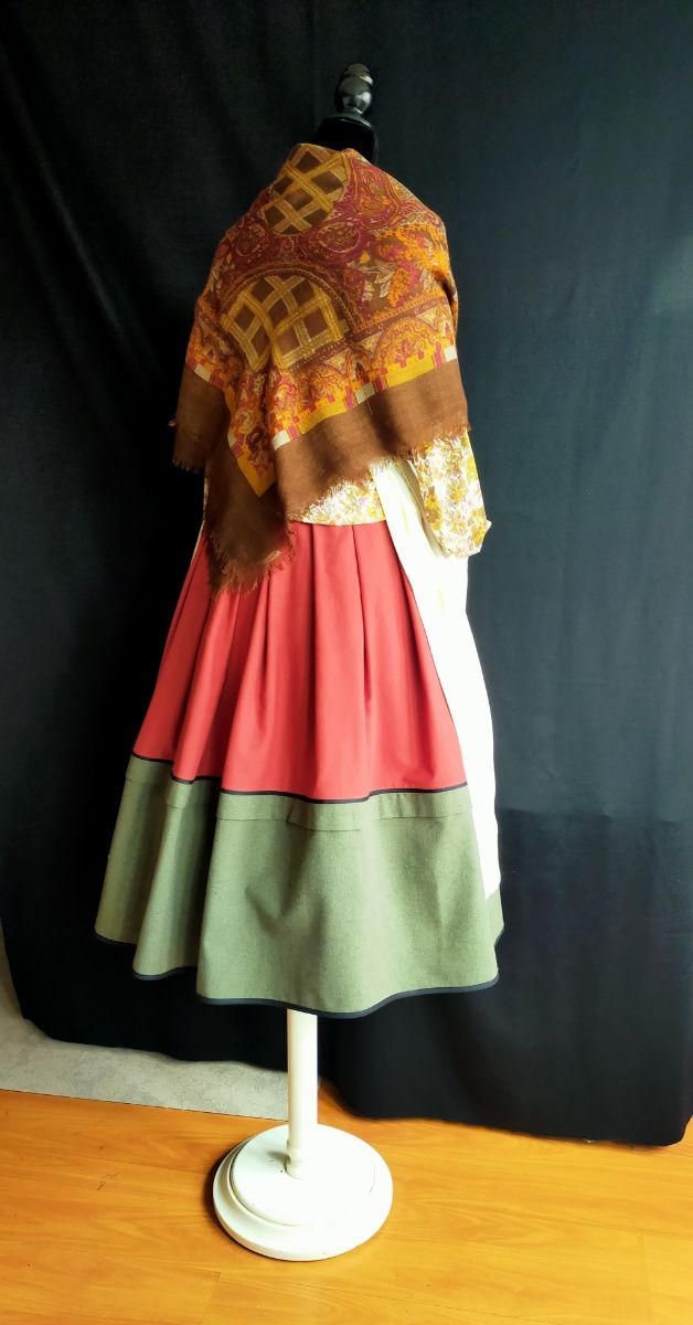 falda y delantal de baserritarra. 14