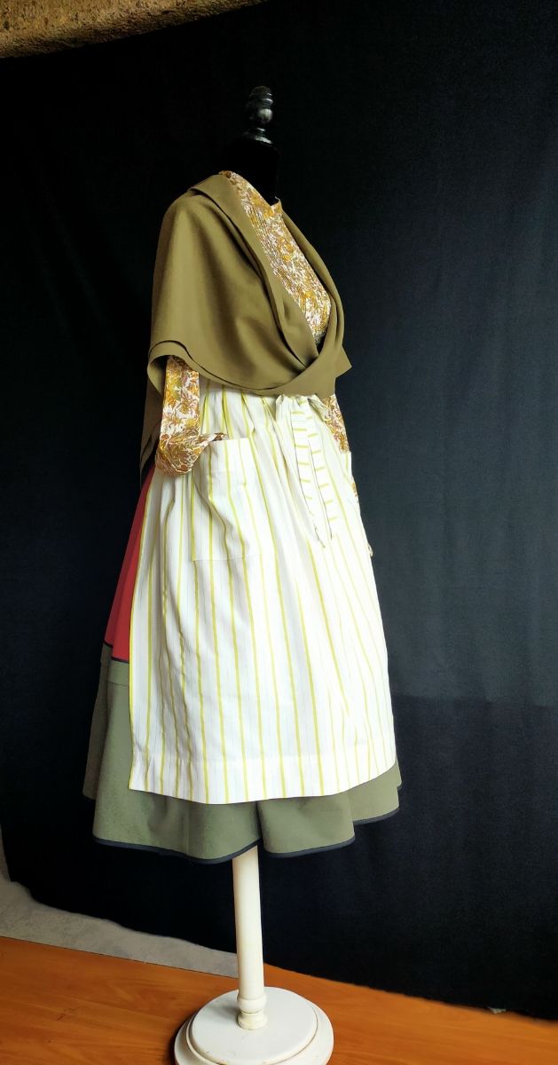 falda y delantal de baserritarra. 14