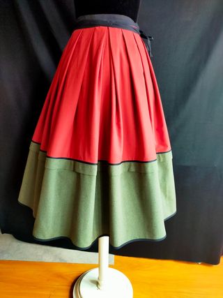 falda y delantal de baserritarra. 14