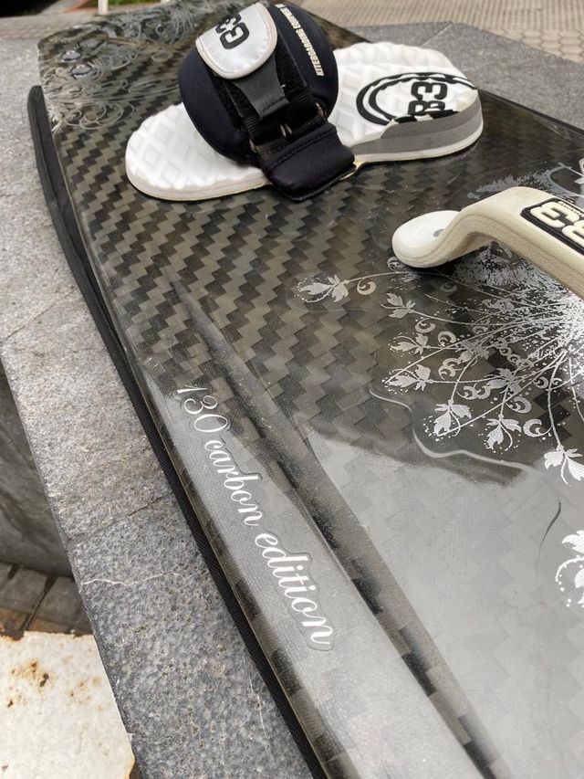 Tabla de KiteSurf Shape 130 X 42 cm Carbon Edition