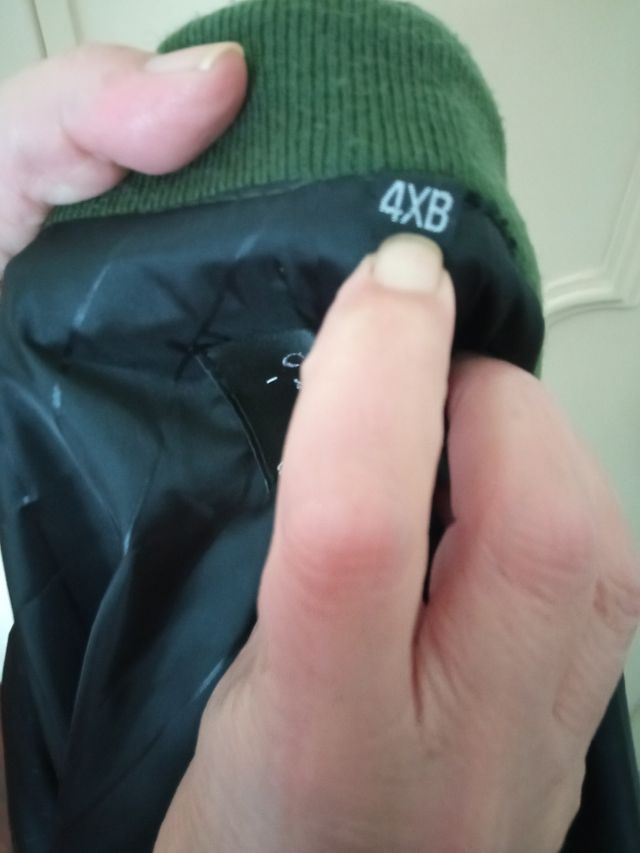 Blusão em pele verde 4XB