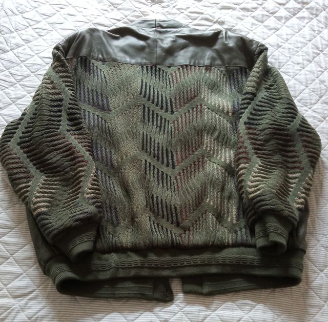 Blusão em pele verde 4XB