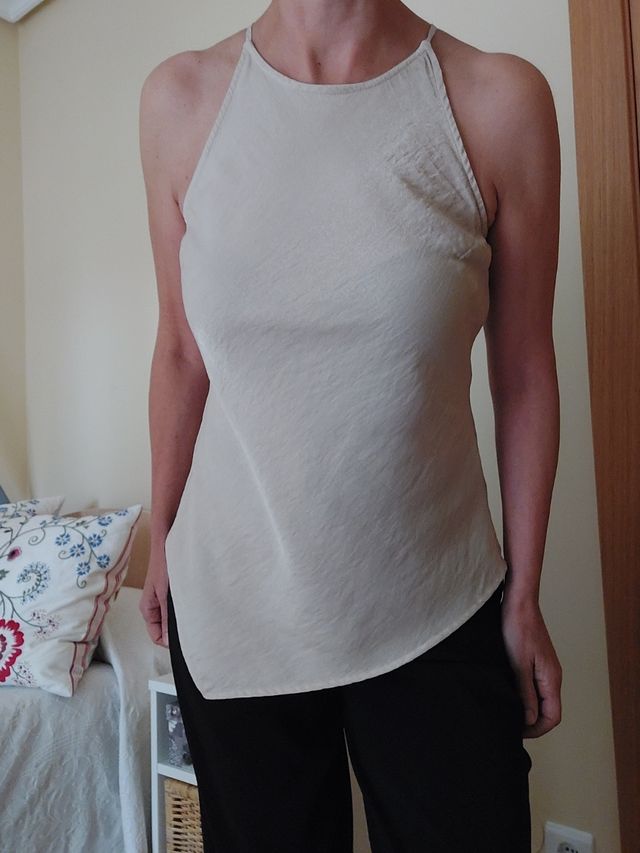 Top beige tirantes finos MANGO (Talla L)