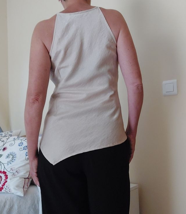 Top beige tirantes finos MANGO (Talla L)