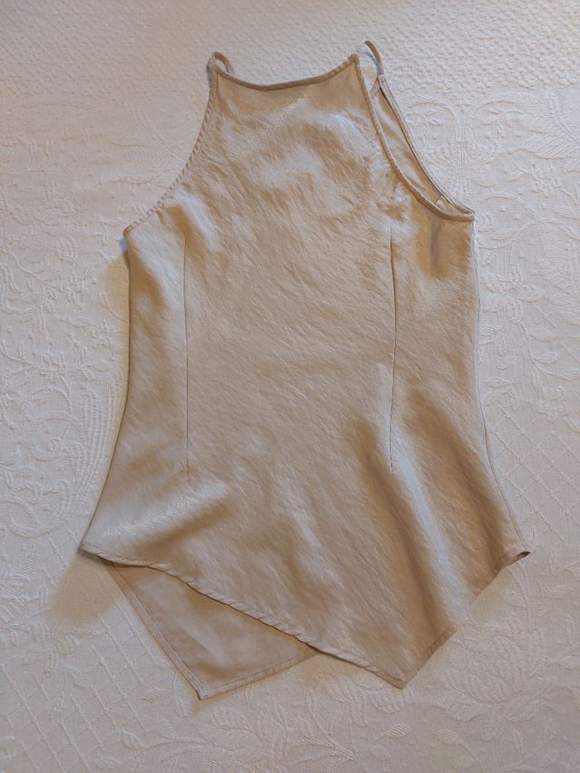 Top beige tirantes finos MANGO (Talla L)