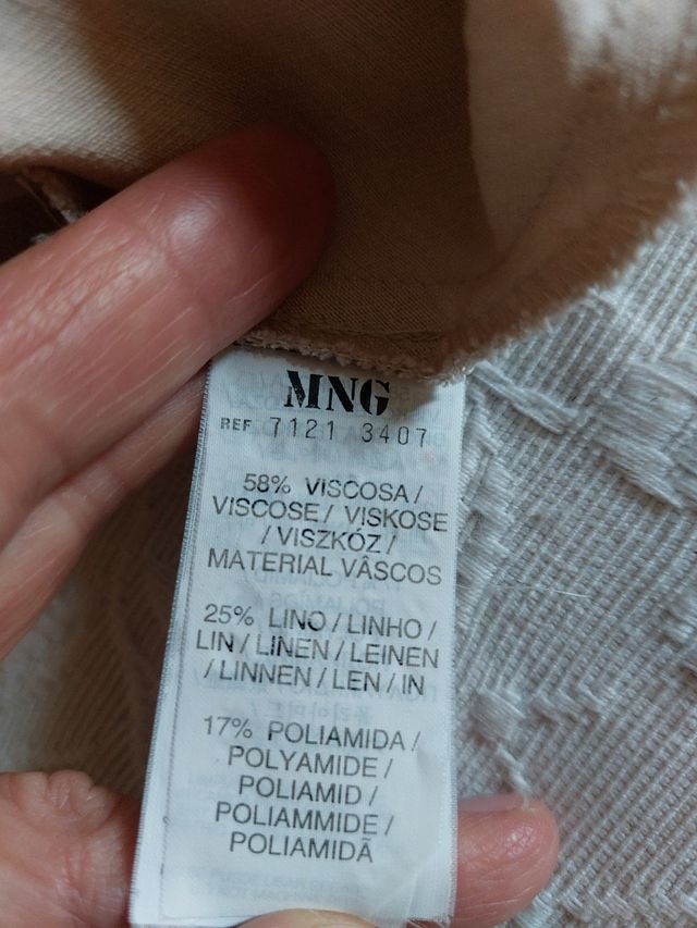 Top beige tirantes finos MANGO (Talla L)