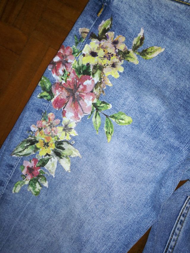 jeans súper skinny flores pintadas zara