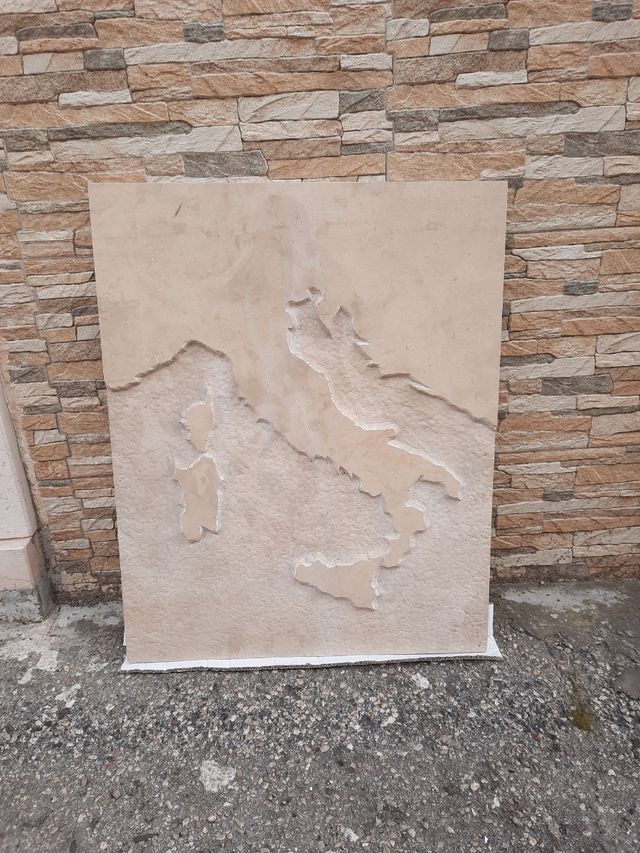 Cartina D'italia in pietra