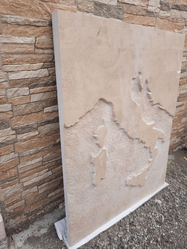 Cartina D'italia in pietra