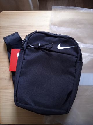 Riñonera nike o bolso(regalo camiseta)