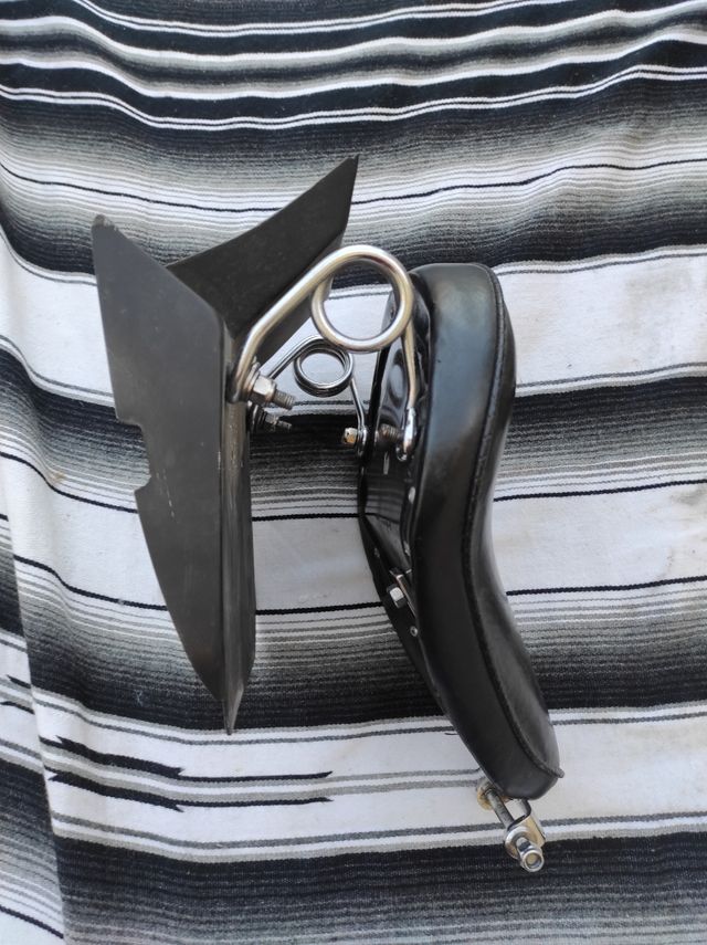 sella monoposto a molle per Harley Davidson