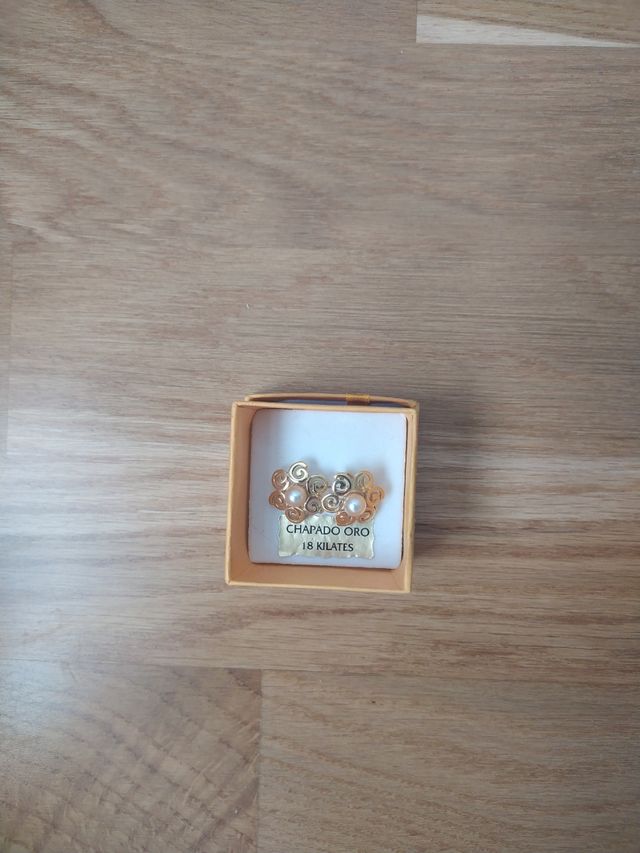 pendientes con perlita blanca