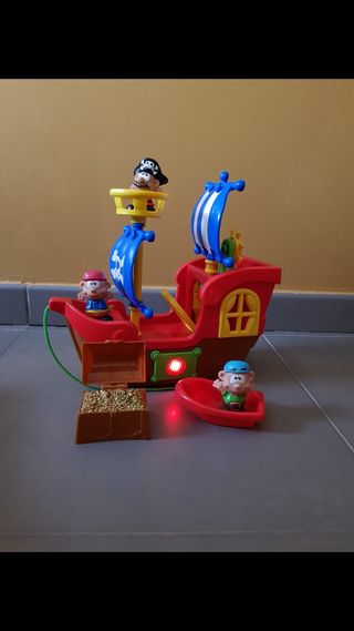 Barco pirata con luz y sonido