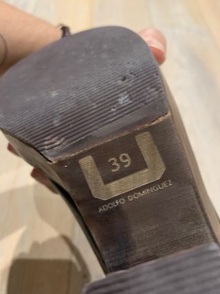 Zapatos negros con plataforma de madera 