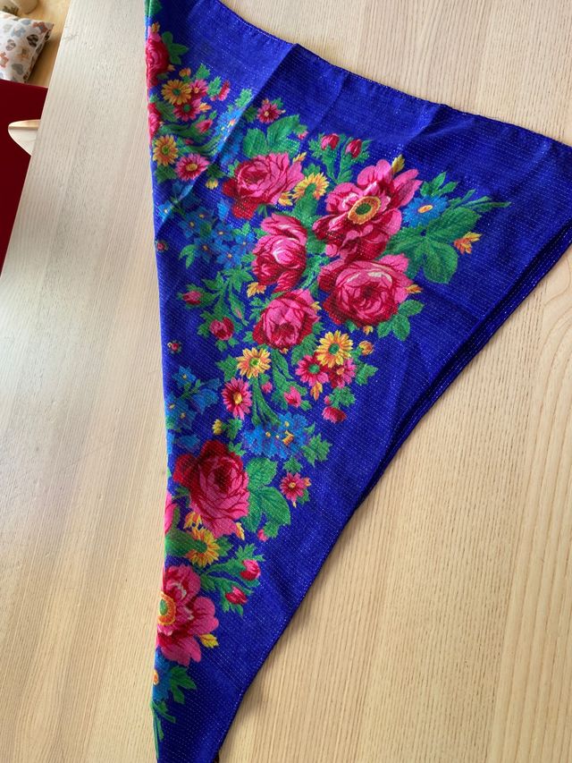 Manteleta a tipo pañuelo para baile regional