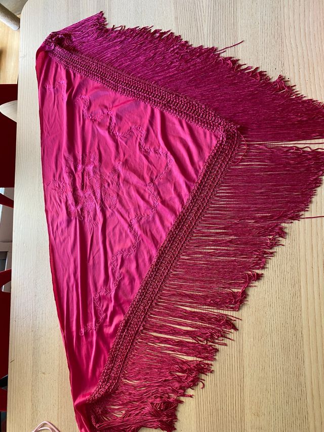 Manteleta a tipo pañuelo para baile regional