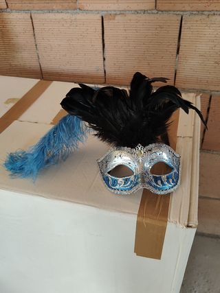 Maschera con piume 