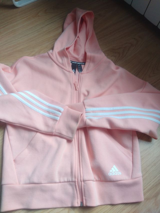 Adidas color salmón