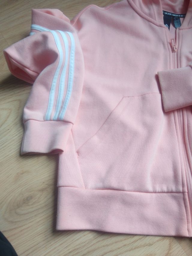 Adidas color salmón