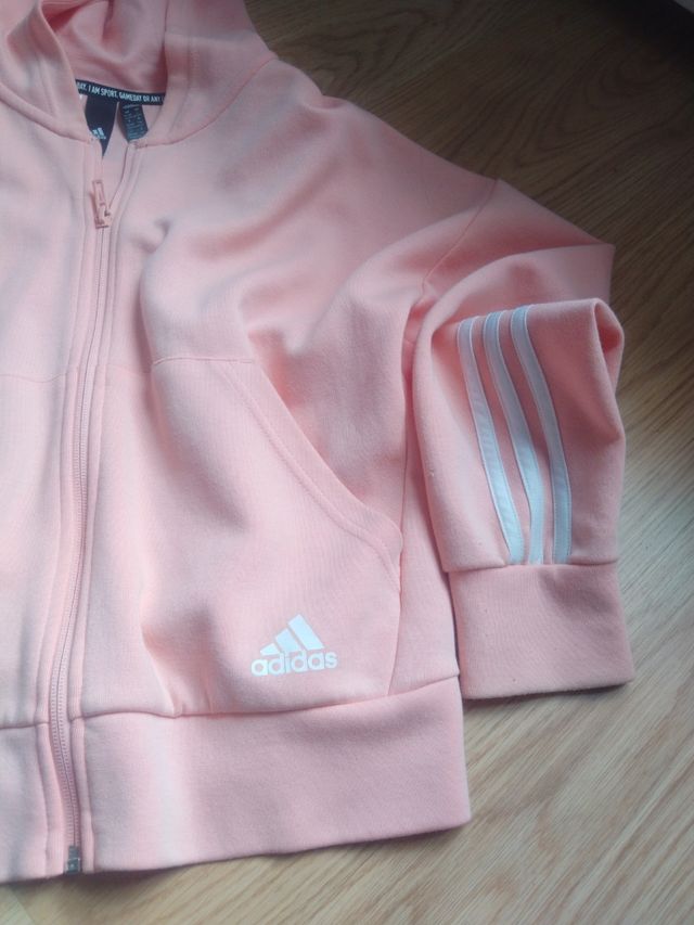 Adidas color salmón