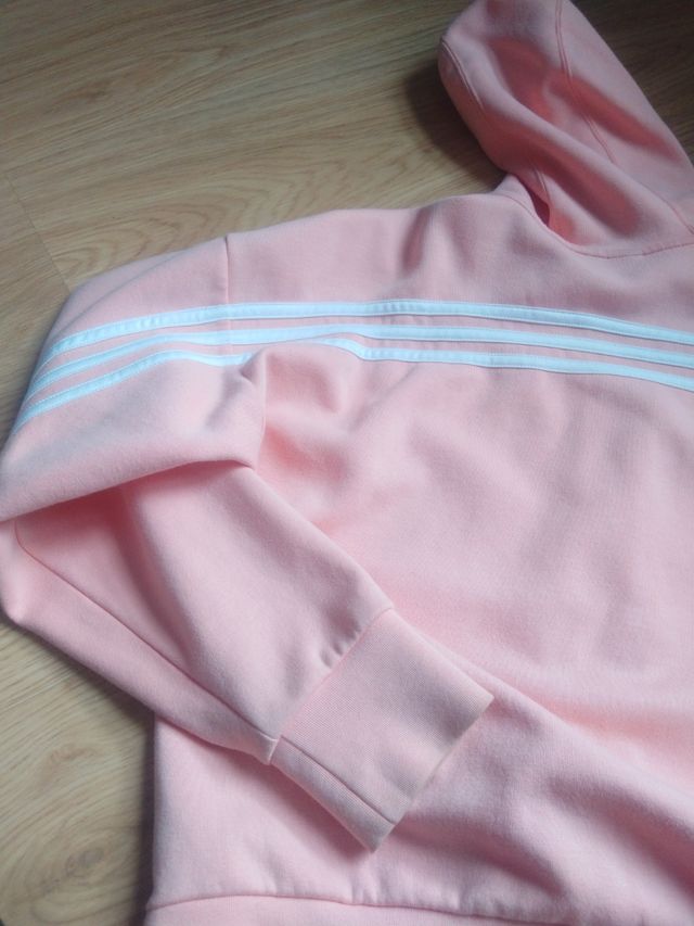 Adidas color salmón