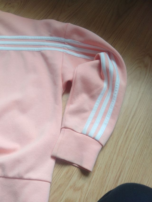 Adidas color salmón