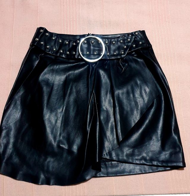 Falda polipiel talla Xs Bershka