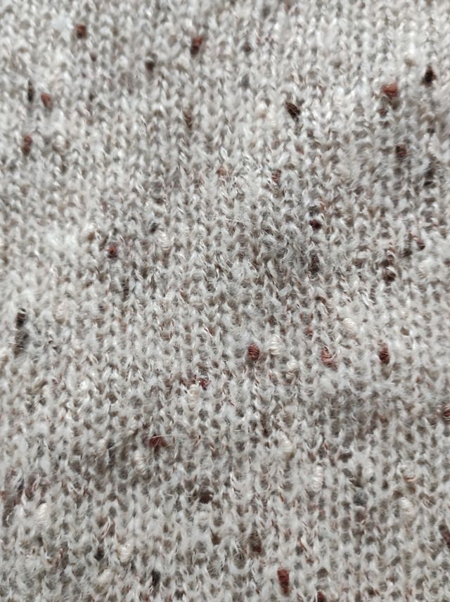 maglione in lana beige e panna