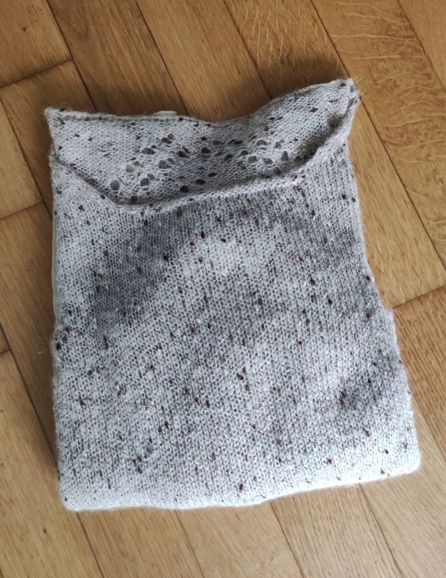 maglione in lana beige e panna