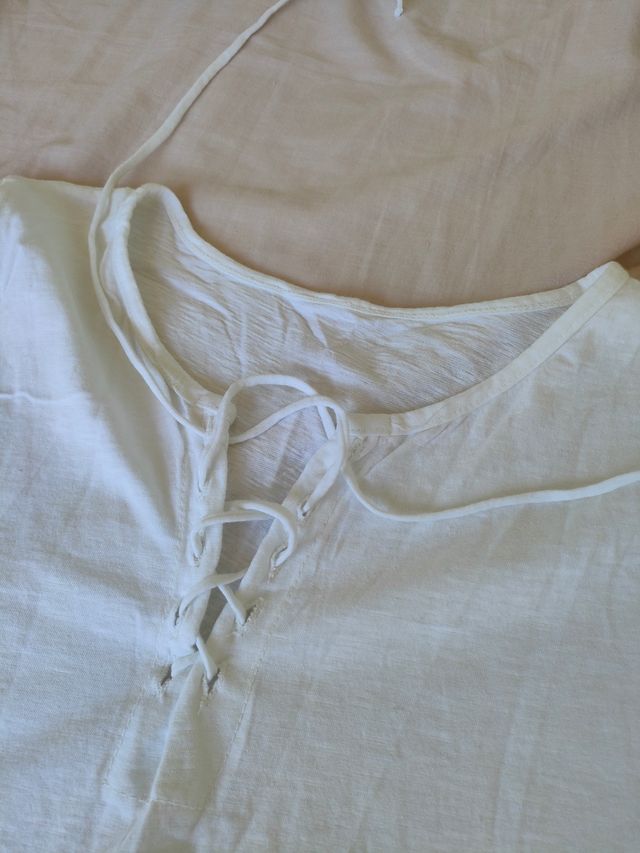 camiseta blanca fina