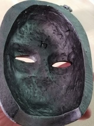            2  "MÁSCARAS" decorativas 