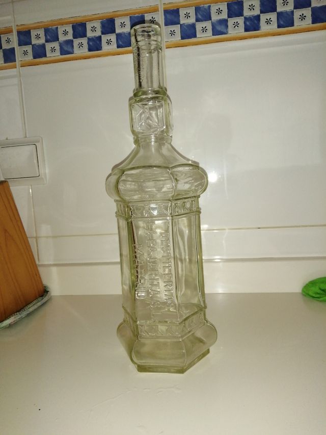 Botella cristal labrada y con luz led