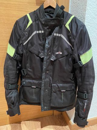 Chaqueta moto
largo 73cm, ancho 59cm