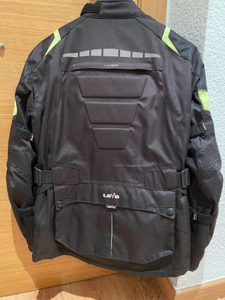 Chaqueta moto
largo 73cm, ancho 59cm