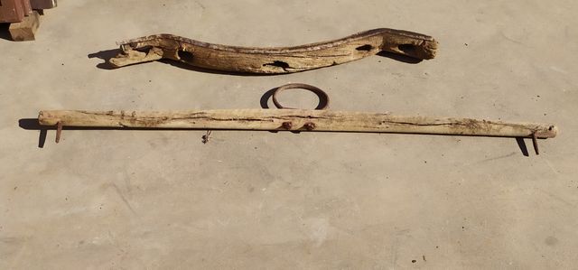 Vende mesa antigua y diferentes antiguedades