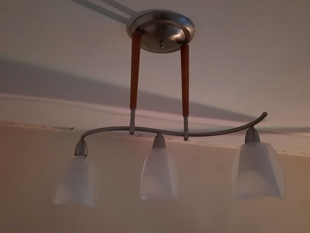 lampara de techo acero y madera